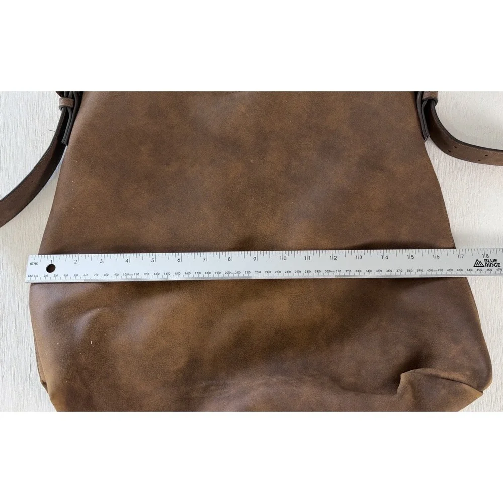 Universal Thread Hobo Bucket Purse Bag Cognac Brown Gold Buckle